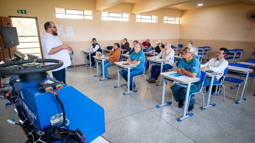 new-holland-desenvolve-aulas-de-agricultura-digital-para-col-gios-agr-colas-do-pr