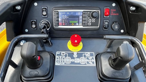 new-holland-c314x_003