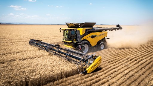 new-holland-cr10-debuts-at-dalby