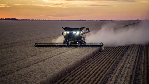 new-holland-cr10-debuts-at-dalby