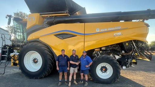 new-holland-cr10--monster-in-the-paddock--debuts-at-dalby