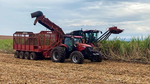 Case IH inicia testes de trator movido a etanol na S o Martinho