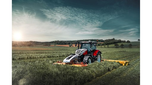 steyr-shows-solutions-for-every-farm-at-agribex-2025