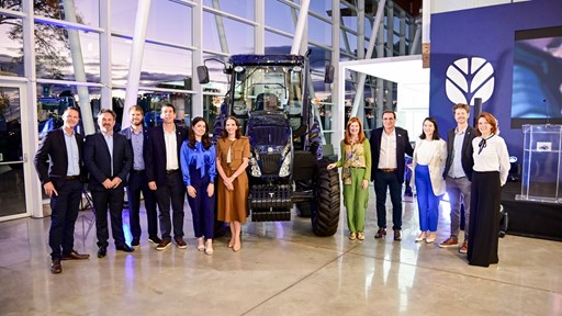 New Holland leiloa trator comemorativo e arrecada quase R 400 mil para o hospital pedi trico Pequeno Pr ncipe