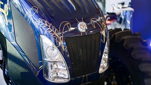 New Holland leiloa trator comemorativo e arrecada quase R 400 mil para o hospital pedi trico Pequeno Pr ncipe