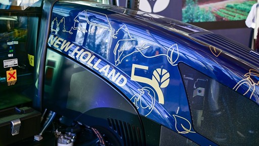 New Holland leiloa trator comemorativo e arrecada quase R 400 mil para o hospital pedi trico Pequeno Pr ncipe