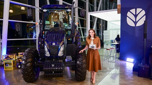 New Holland leiloa trator comemorativo e arrecada quase R 400 mil para o hospital pedi trico Pequeno Pr ncipe