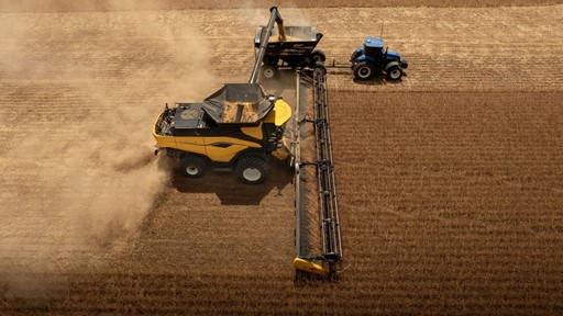 CR11 da New Holland a maior colheitadeira de duplo rotor do mundo