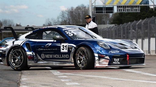 New Holland rozpoczyna współpracę z kierowcą wyścigowym Maciejem Bernacikiem – połączenie precyzji rolnictwa i motorsportu