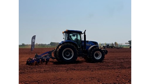 New Holland T7 260 with a 7 leg ripper in action