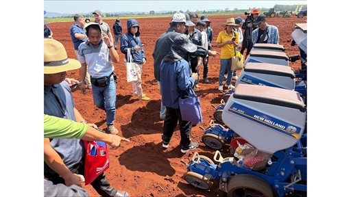 The planter which is attached to a New Holland T6070 attracted many participants