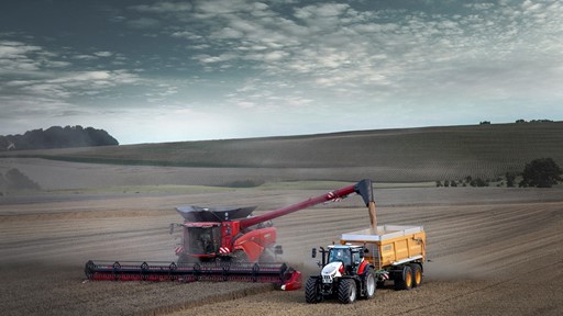 STEYR 26 IMPULS in the field during harvesting