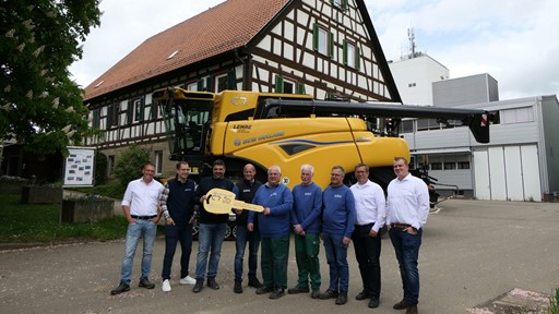 New Holland delivers CR 7 90 high capacity combine harvester to the University of Hohenheim
