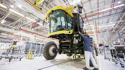 Cosechadora NH en l nea de Montaje planta CNH C rdoba