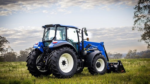 New Holland T5 Dual Command puts farmer comfort and productivity in the driver s seat