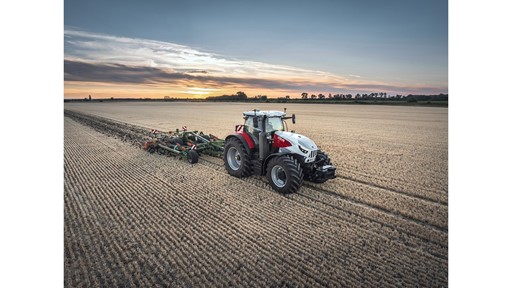 STEYR Traktoren Cervus CVT