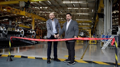 CNH inicia produ o de de plataformas de colheita Draper em Curitiba com investimento de R 100 milh es