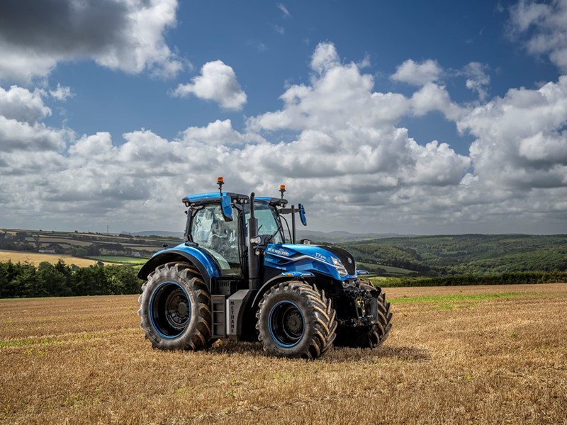 New Holland Agriculture debuts world’s first LNG tractor