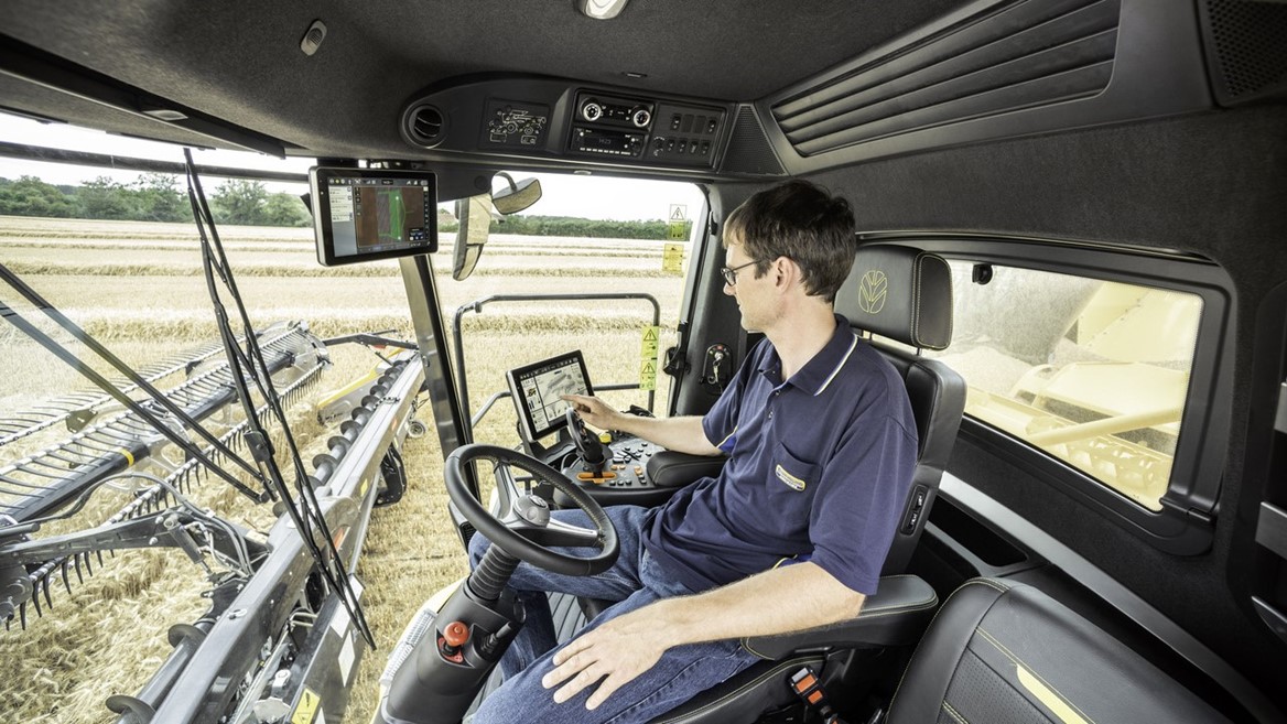 New Holland CR11