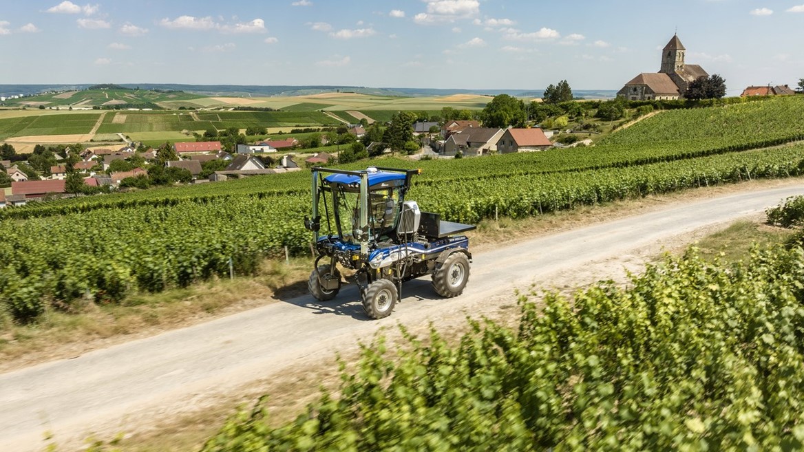 New Holland Straddle Tractor TE6 Range
