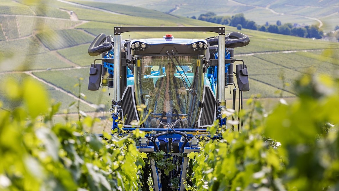 New Holland Straddle Tractor TE6 Range