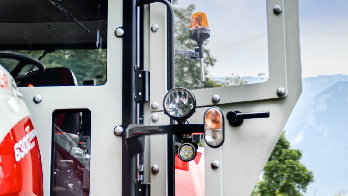 STEYR SHOWS TRACTORS MILITARY CAPABILITIES AT GERMAN FAIR