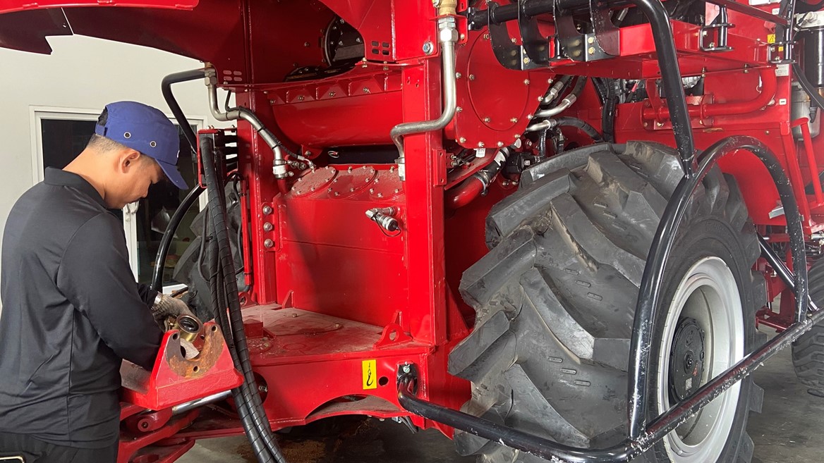 Pakdee College and Case IH pioneer a dual programme for harvester machinery training in Thailand