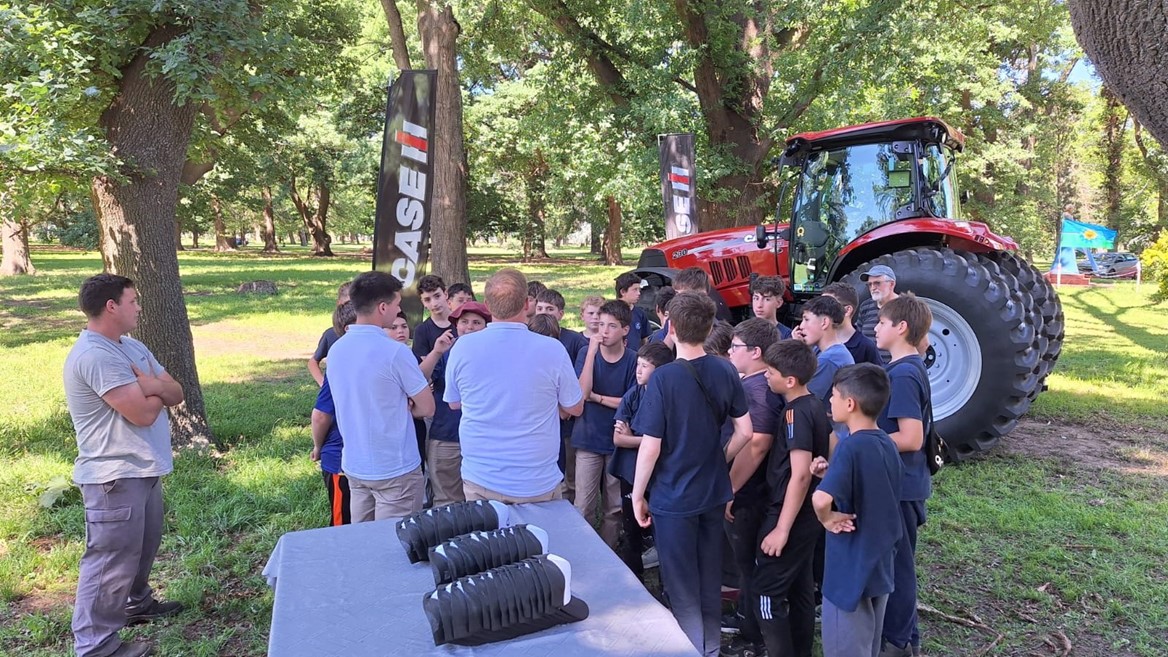 Más de 1.200 niños y adolescentes formaron parte del Proyecto Siembra de Case IH