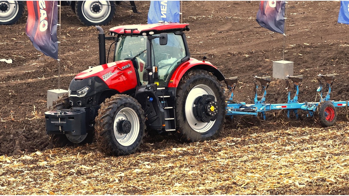 Case IH OPTUM 3304