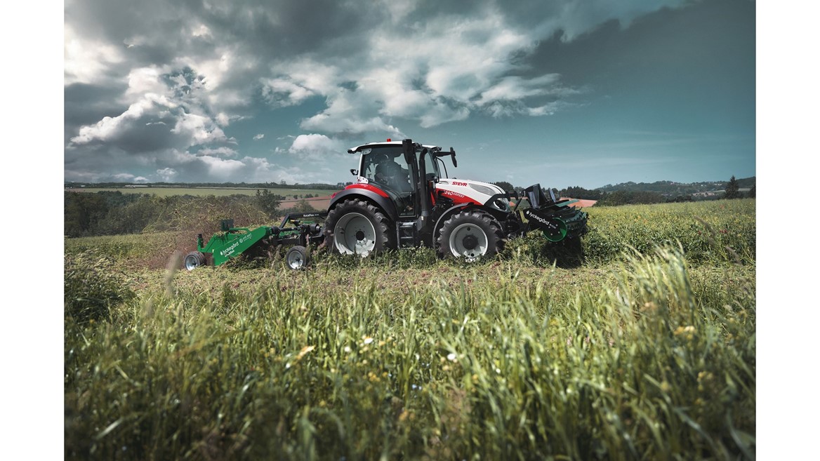 MORE CHOICE FOR STEYR EXPERT CUSTOMERS TWO TRANSMISSIONS AND THREE FEATURE PACKS