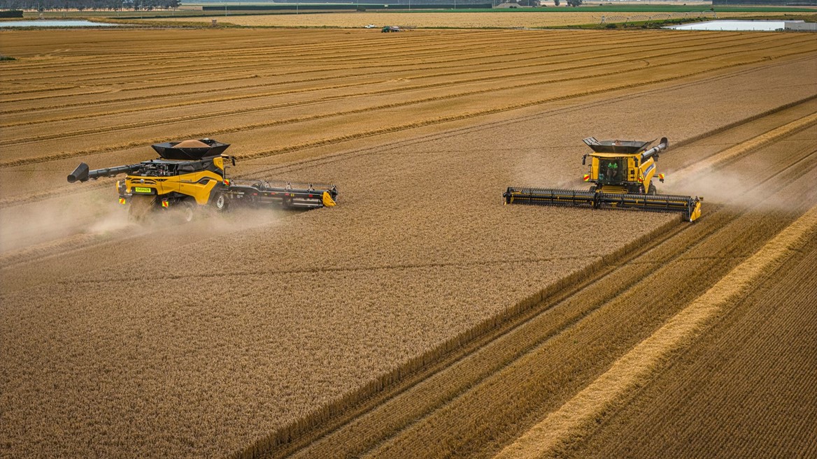 Fairfield Farms upgrades to New Holland CR11 combines after wet tough trial season