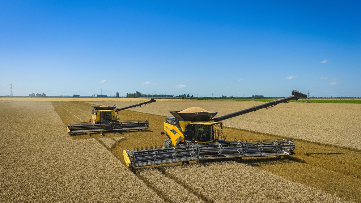 Fairfield Farms upgrades to New Holland CR11 combines after wet tough trial season