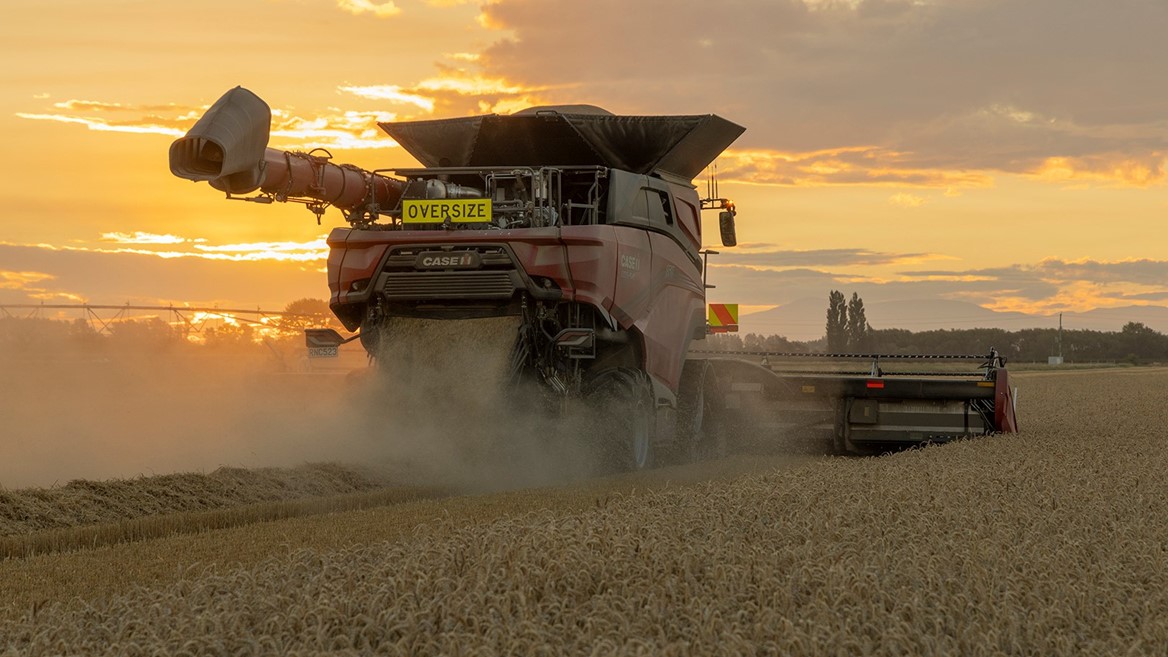 New Case IH AF10 impresses with performance power for record breaking NZ farmer with high bar for success