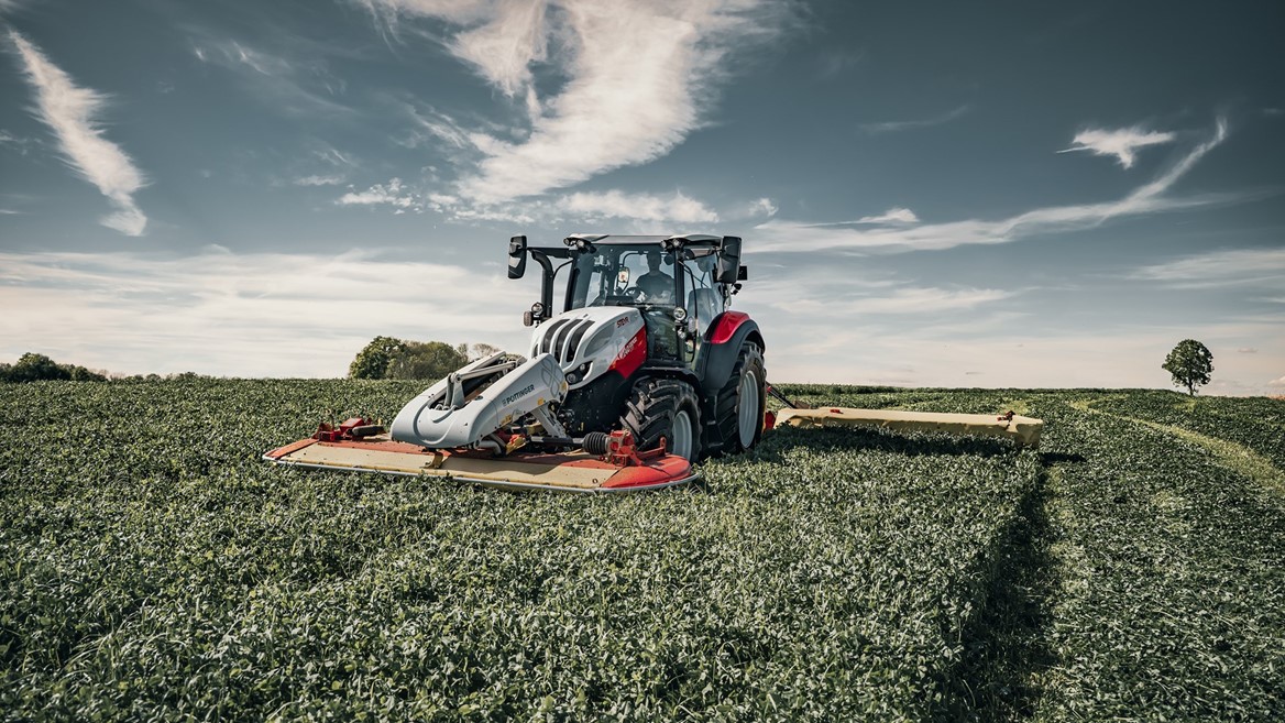 STEYR 4140 Expert CVT mowing