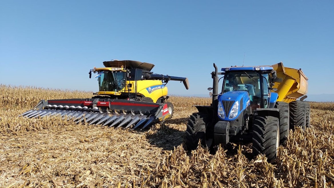 Con mas de 20 anos junto a New Holland la familia Vilas adquirio la cosechadora de doble rotor mas grande del mundo