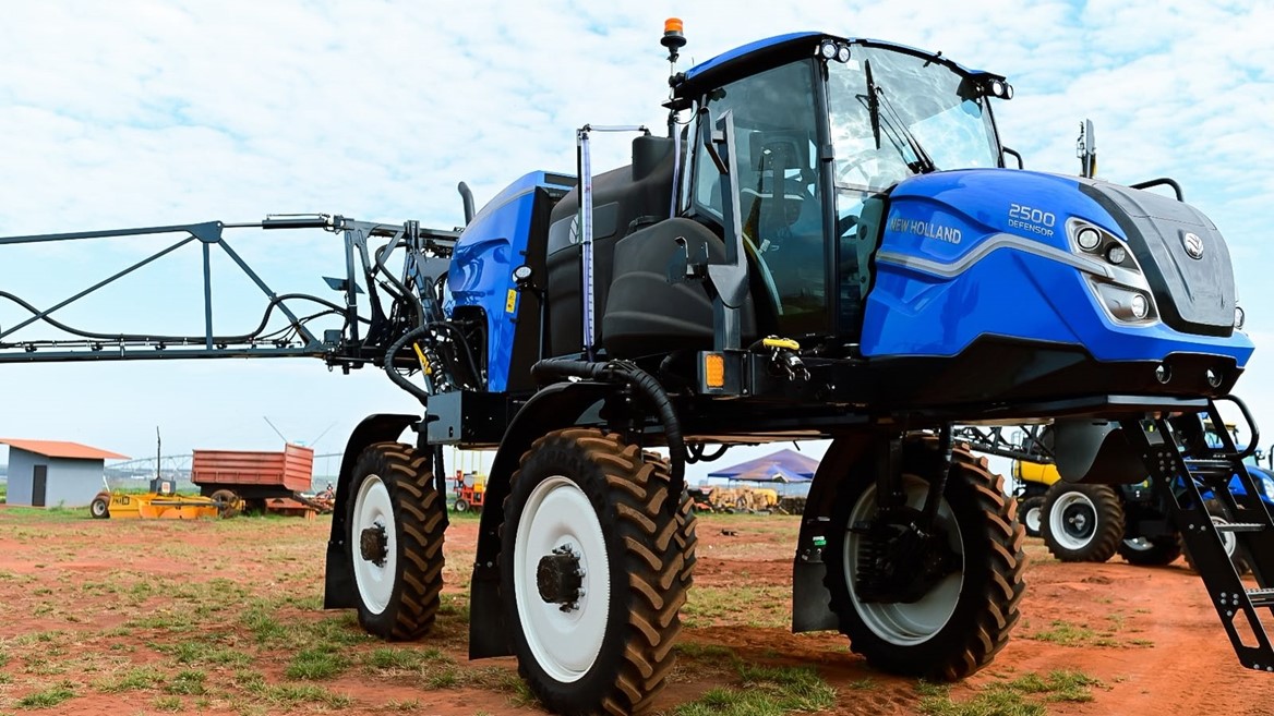 New Holland inaugura Centro de Treinamento na Cidade do Agro para capacitar alunos de cursos ligados agricultura