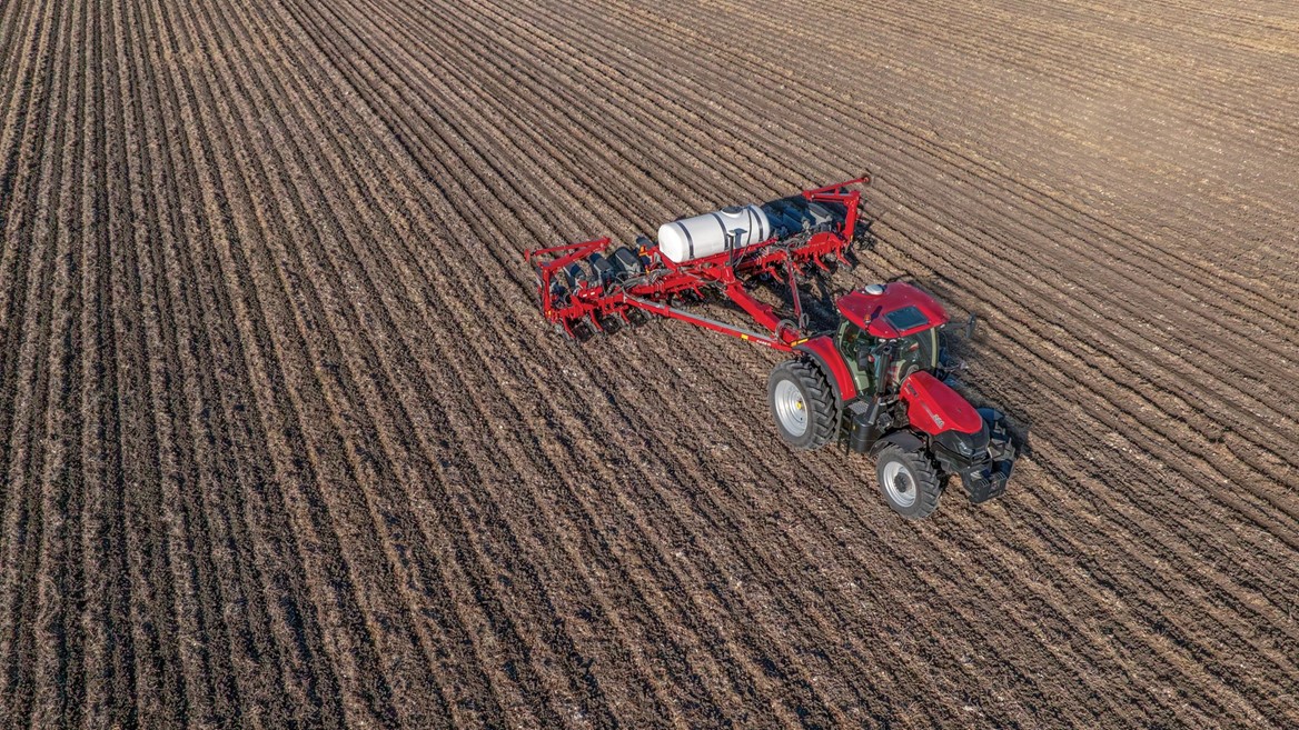Puma 220 with 2000 series Early Riser planter
