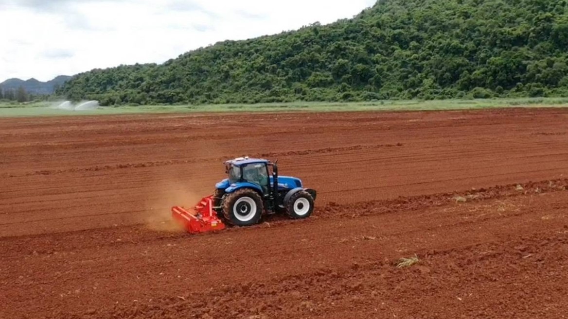 New Holland T6050 tractor
