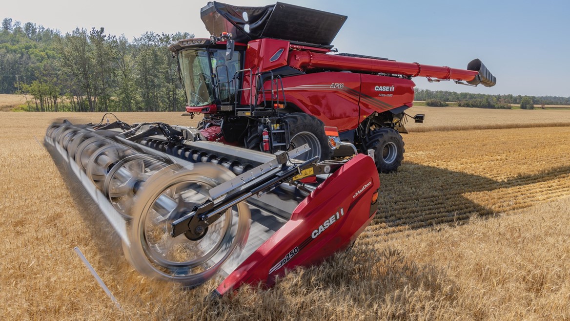 Case IH AF combines managing the hard yards across the Baxter family s 14 000 hectare operation