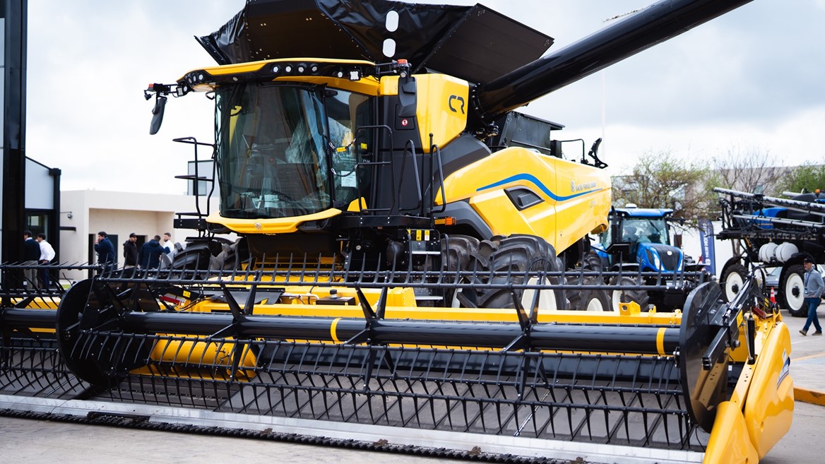 Cosechadora New Holland CR11 en la planta de New Holland en Cordoba