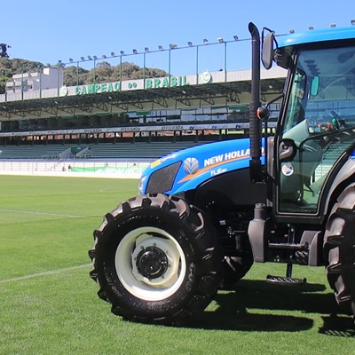 New Holland presenteia torcida do Juventude com novo bandeirão