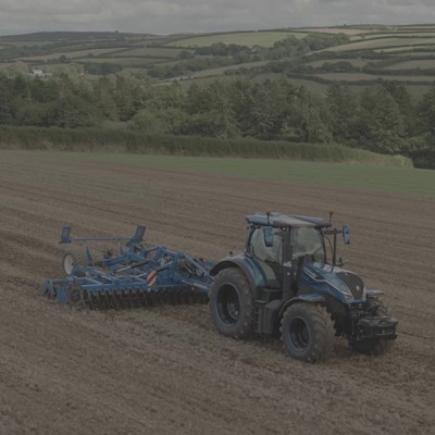 Trator T7 New Holland Methane Power GNL no campo