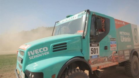 gerard-de-rooy-and-the-iveco-powerstar-at-the-les-comes-4x4-festival-in-barcelona