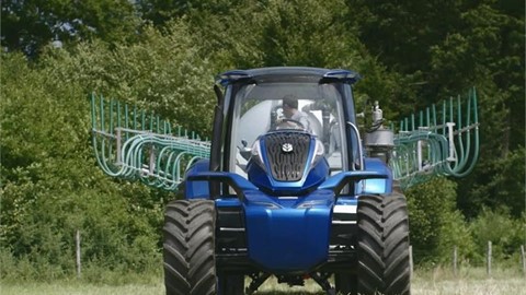 dutch---new-holland-agriculture-methane-powered-concept-tractor-show-reel