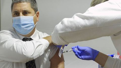 Fewer people are getting vaccinated; how to stay healthy this holiday season