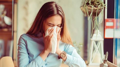 7 Symptoms That Are Usually COVID, Not Allergies, Doctors Say