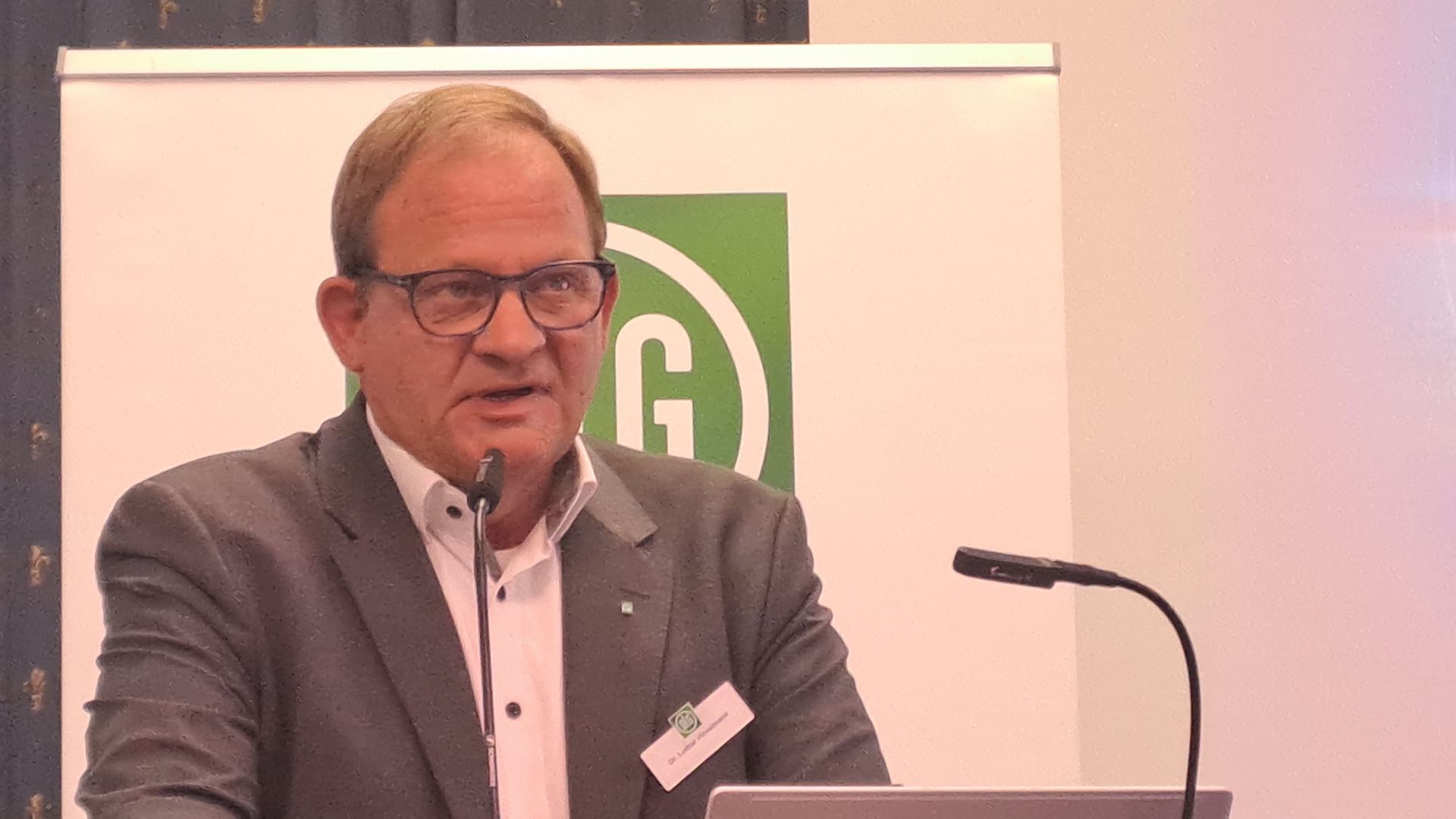 Dr Lothar H velmann CEO of DLG speaking at the international press conference