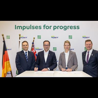 Signing DLG Deutsche Messe Czettritz Koeckler