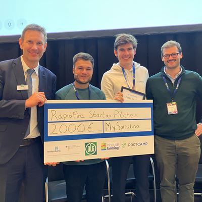 The winner Ben Schwedhelm from MySpirulina 2nd from right is congratulated by Mario Verbeek RootsCamp
