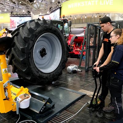 Workshop live is a popular feature among international dealers